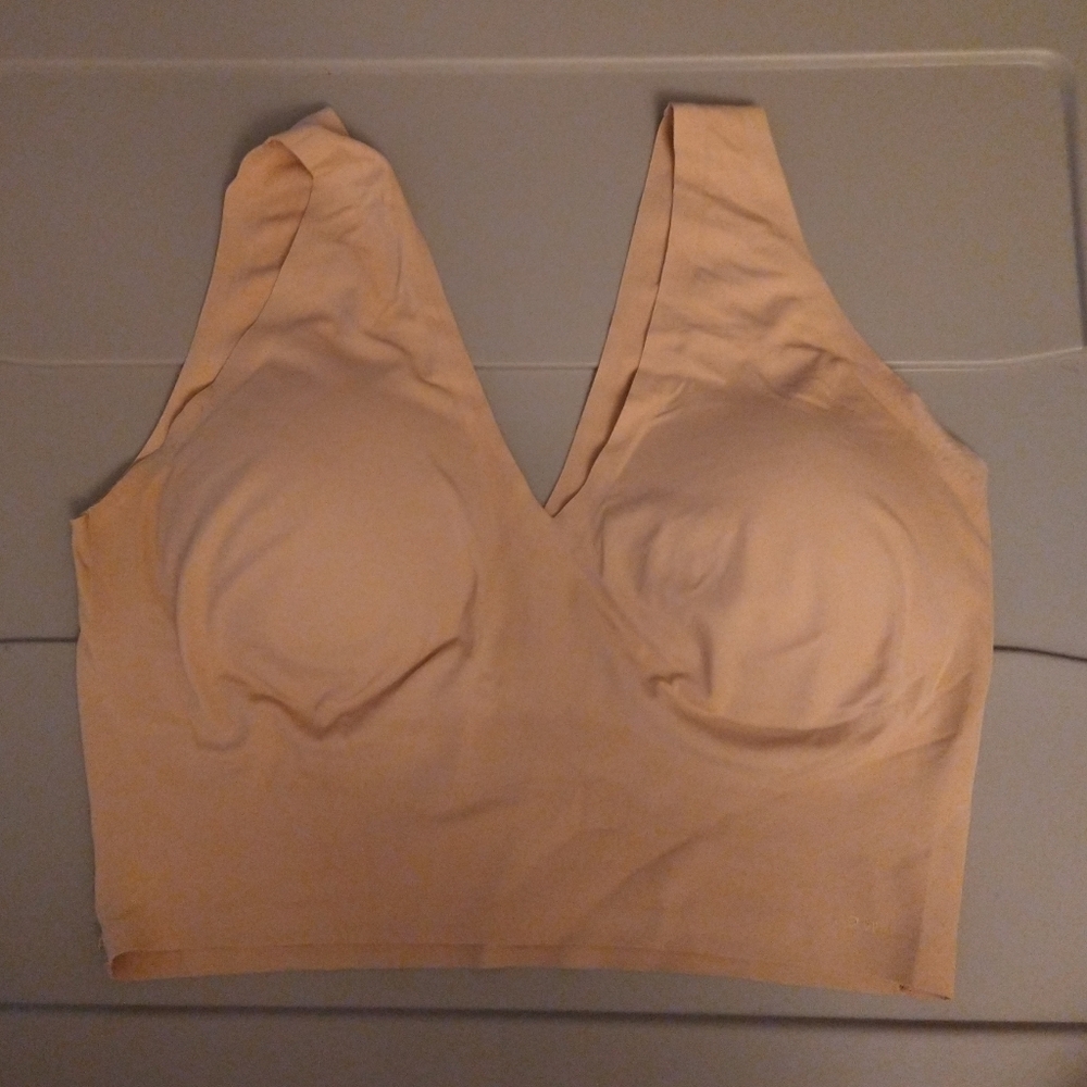 2/$12 Calvin Klein Invisibles Comfort Seamless Lightly Lined V Neck Bralette Bra